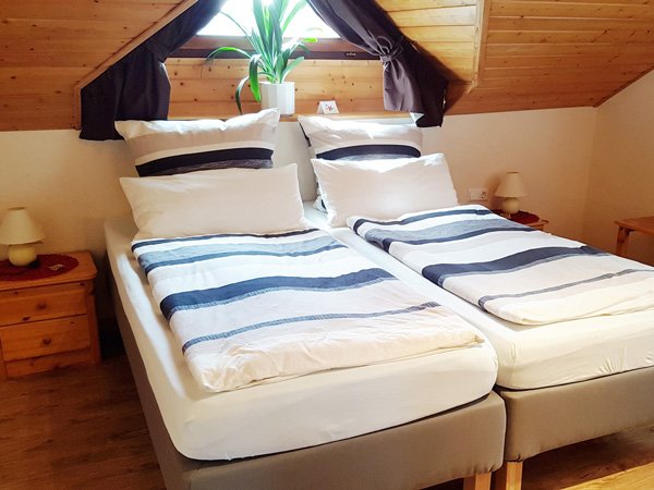De bedden kunnen worden gecombineerd tot een tweepersoonsbed